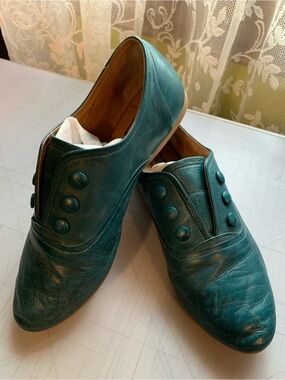 Miz Mooz Kaia 38 Marine Button-Accent Leather Slip-On Shoes